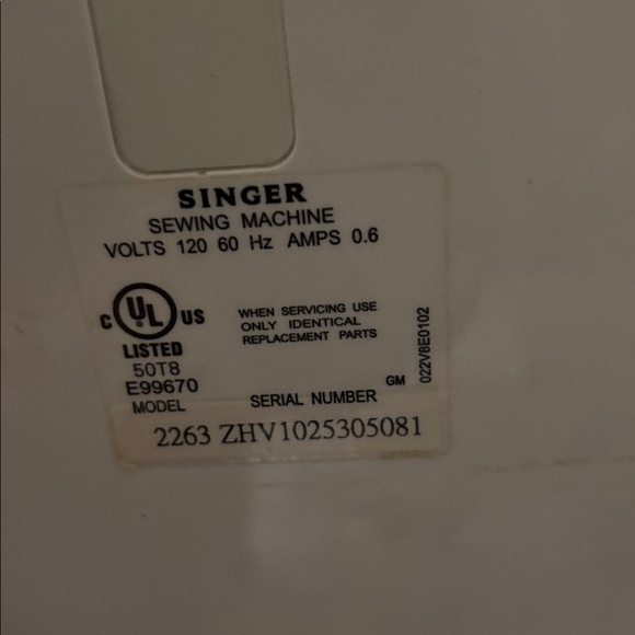 SINGER Simple 2263 Sewing Machine W/ Pedal, Extras! Works Great! 23 Stitch - Picture 10 of 10